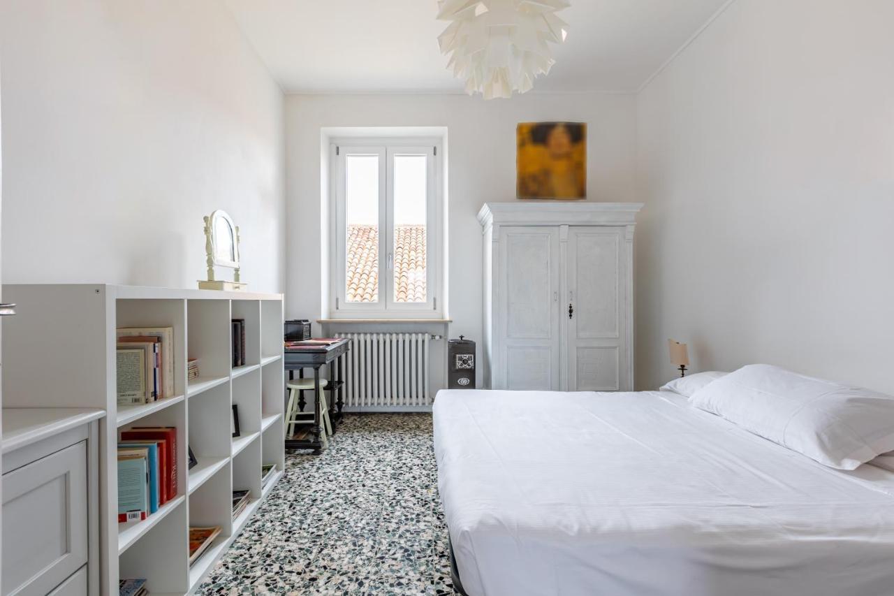 The Roof Apartment - Citycenter - By Host4U Pavia Exterior photo